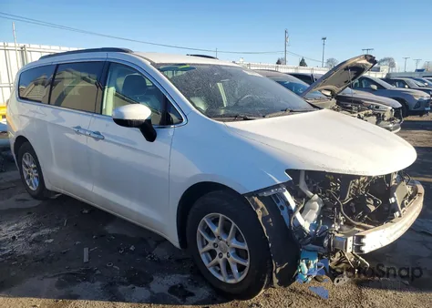 2020 Chrysler Voyager Lxi из США, поврежденный, VIN 2C4RC1DG0LR181719